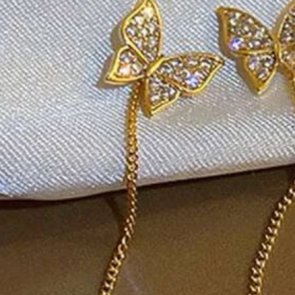 GORGEOUS✨ Gold Plated Butterfly Rhinestone Earrings✨ - Picture 3 of 3